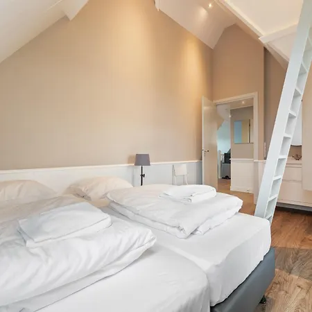 Spacious In The Beemster Near A Windmill Feriehus